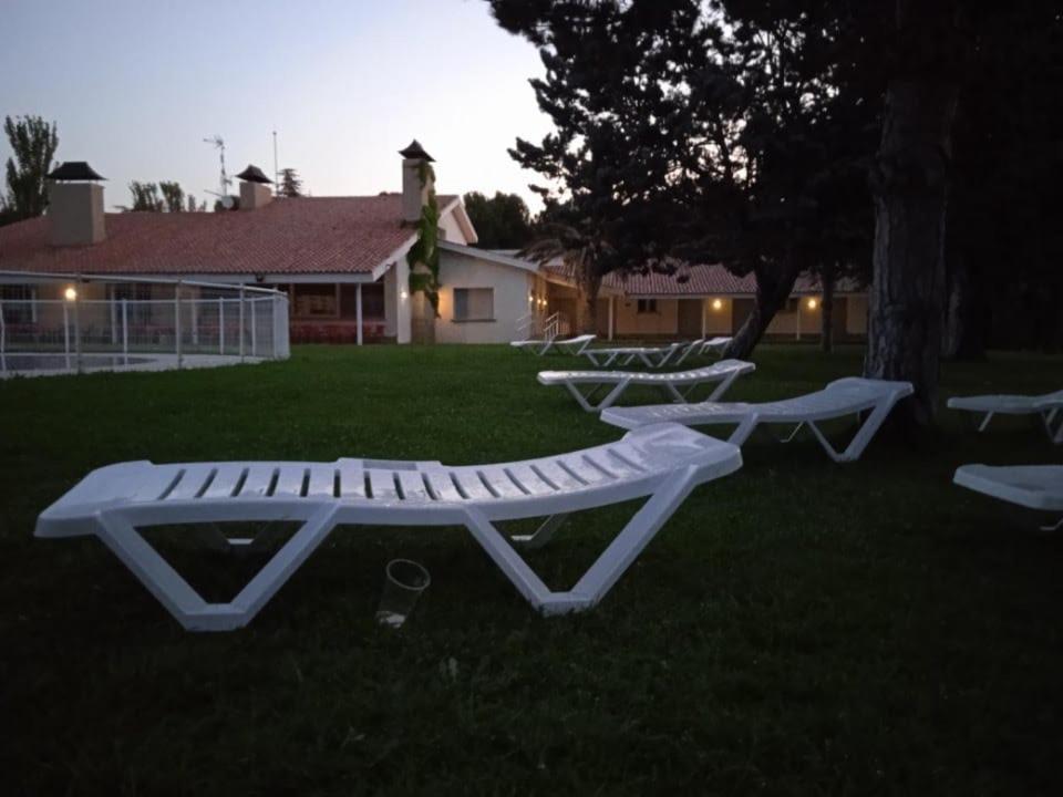 Albergue Zaragoza Camping Екстериор снимка