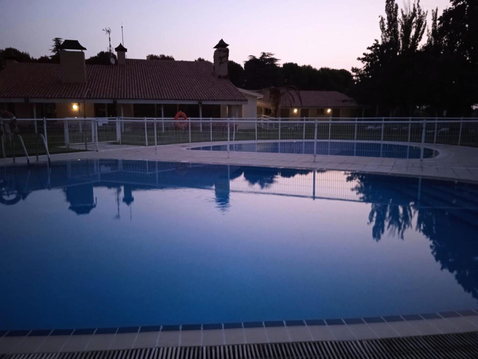 Albergue Zaragoza Camping Екстериор снимка
