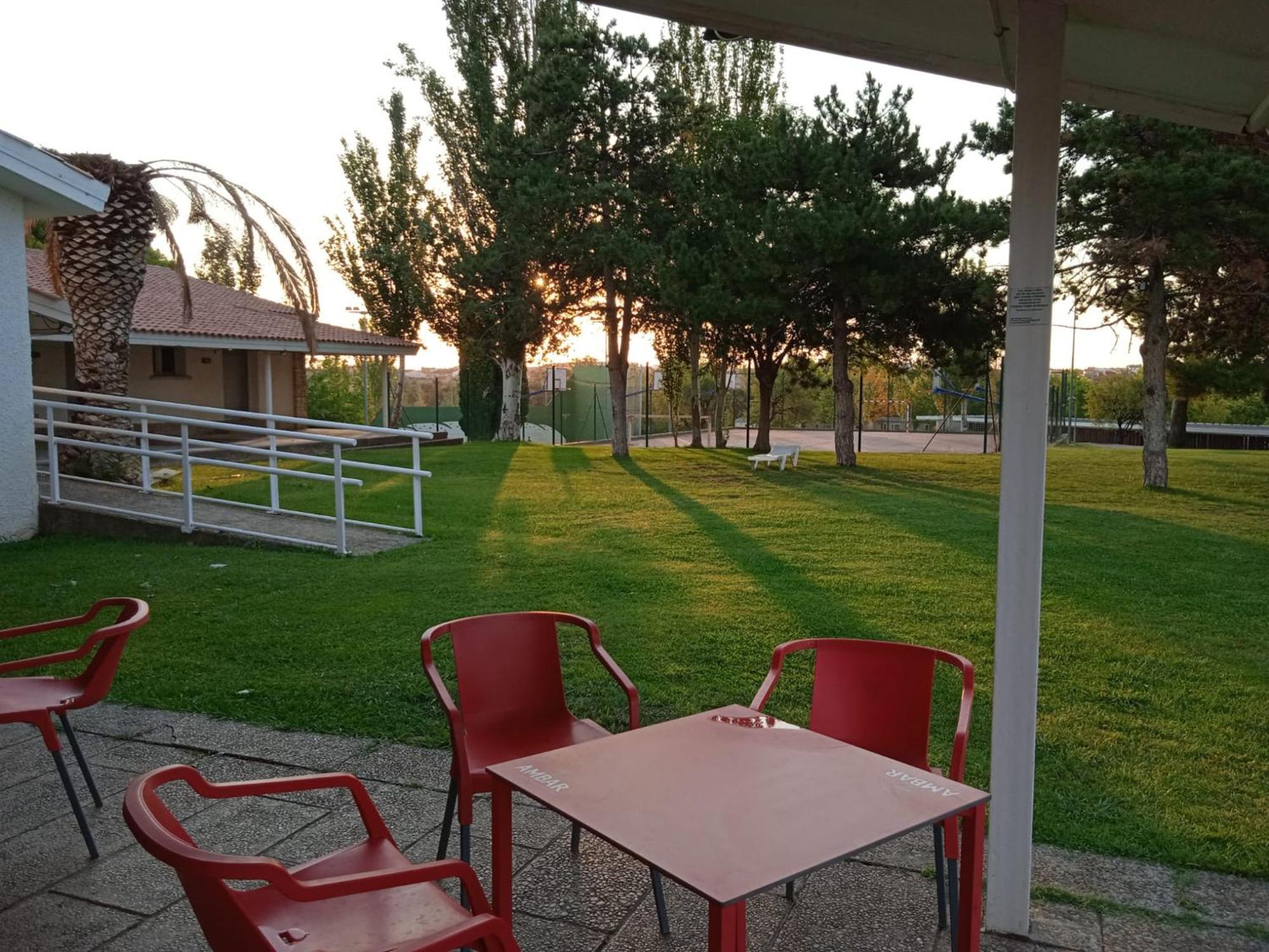 Albergue Zaragoza Camping Екстериор снимка