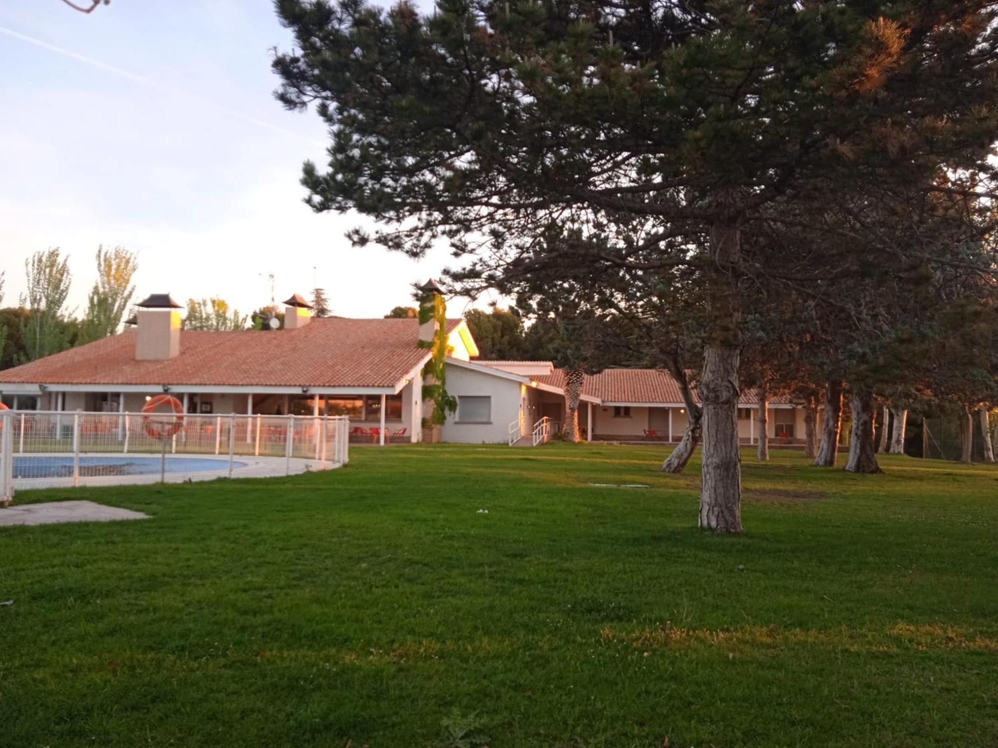 Albergue Zaragoza Camping Екстериор снимка