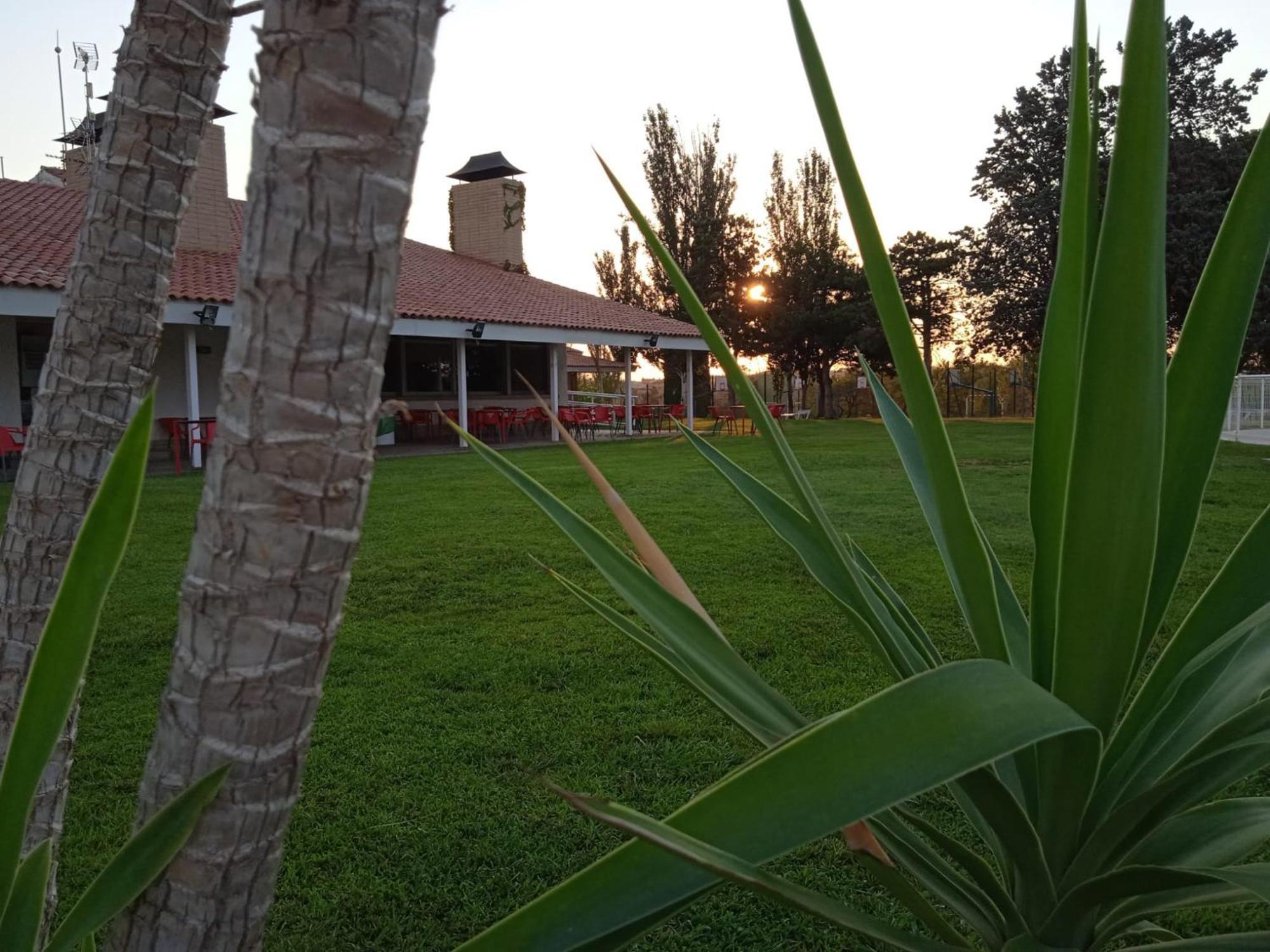 Albergue Zaragoza Camping Екстериор снимка