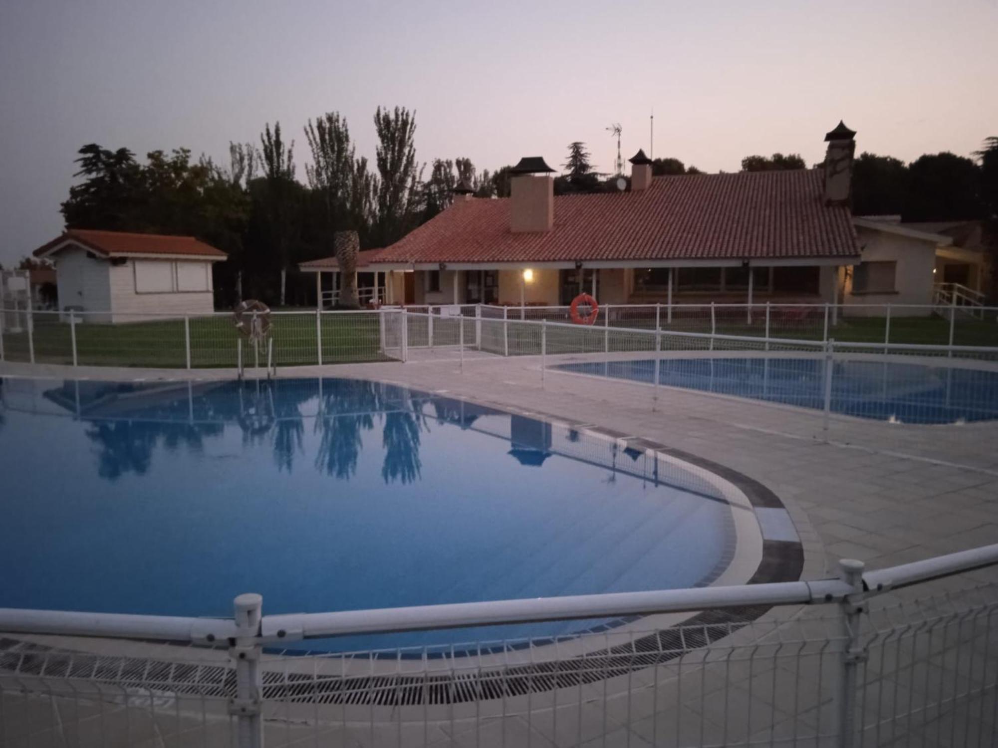 Albergue Zaragoza Camping Екстериор снимка